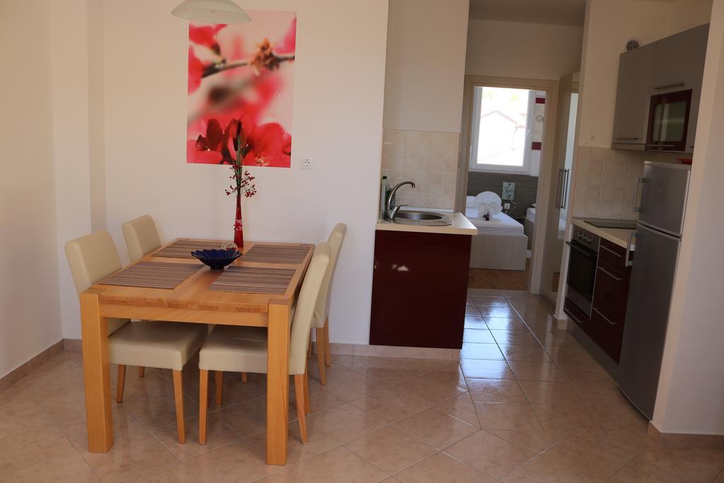 Apartments Marina Vodice Esterno foto